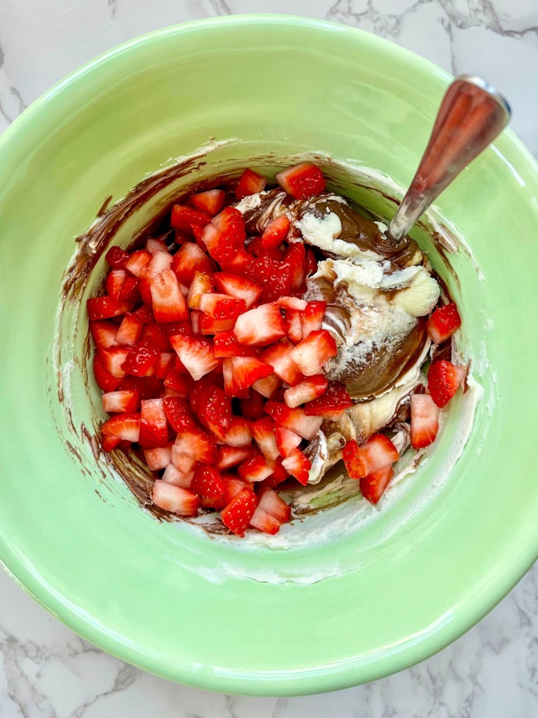 Strawberry and Nutella with mascarpone cheese to make a filling in a bowl